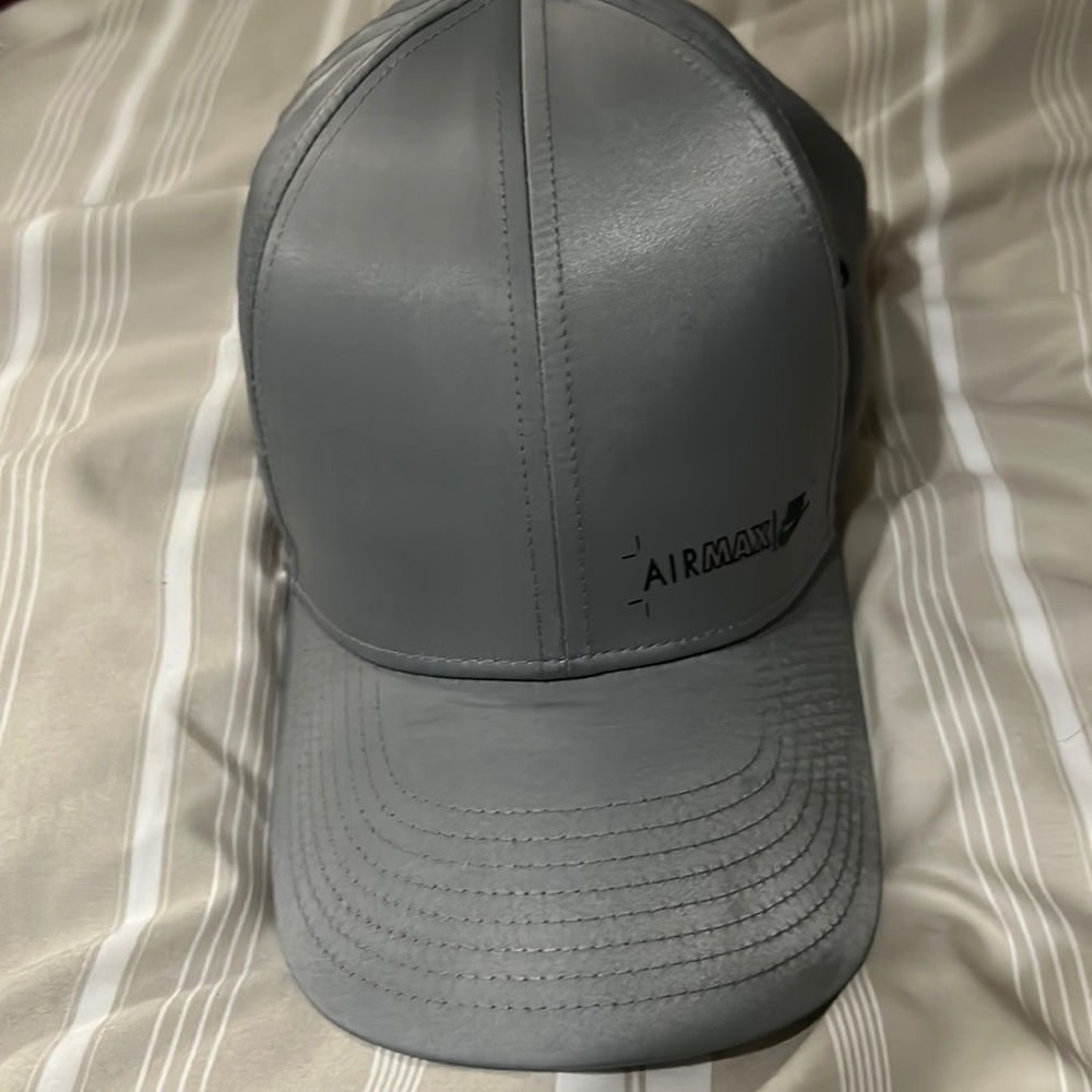 Nike silver golfer hat
